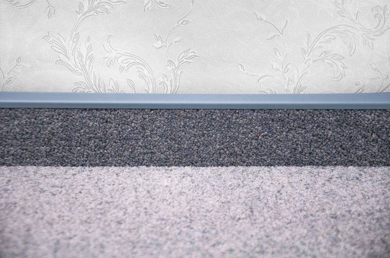 Плинтус для ковролина "Korner" Listwa графит (2500*13,8*50 мм) — купить в Барнауле